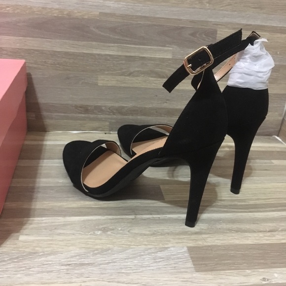 Martha Stewart High Black Heels - Picture 5 of 7